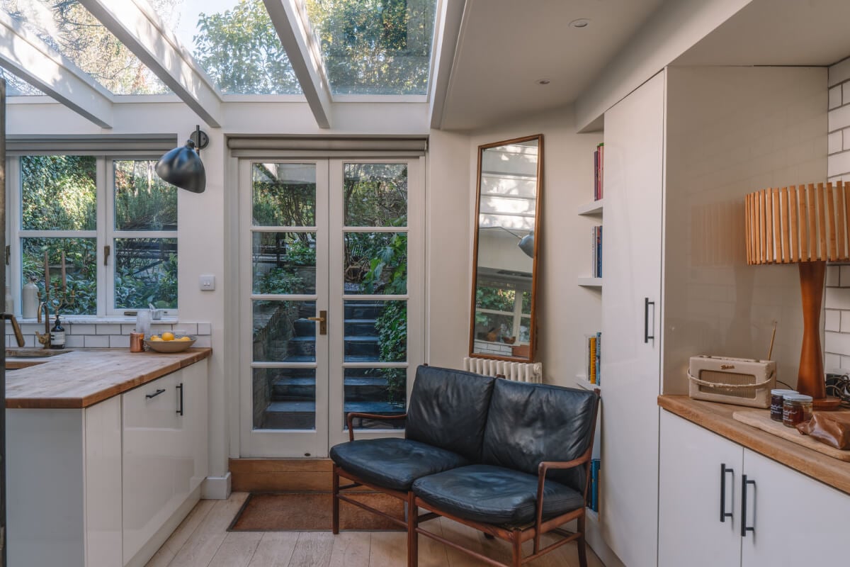 A Charming Garden Apartment in North Kensington 7 black leather sofa in kitchen space