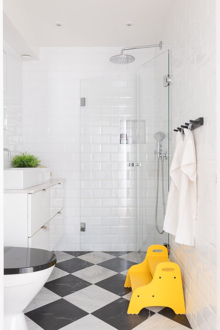A Small and Bright Two-Bedroom Apartment in Stockholm 18 bright bathroom with marble checkerboard floor