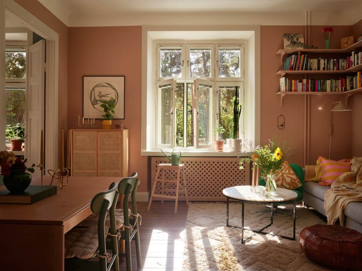 The Color Trends for 2025: Warm, Natural Shades and a Cheerful Accent 79 charming brown living room sunlight bookshelves nordroom The Color Trends for 2025: Warm, Natural Shades and a Cheerful Accent