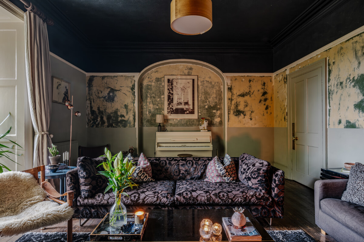 A Strong Color Palette in a Unique Country House in Cornwall 6 dramatic living room with black ceiling