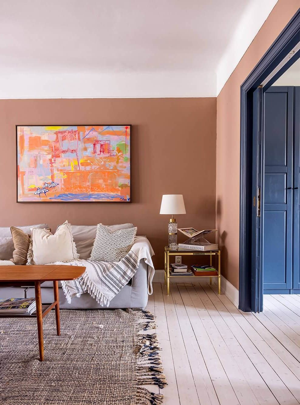 7 Simple Tricks To Make a Low Ceiling Look Taller 19 earthy pink walls and blue woodwork in a swedish apartment nordroom