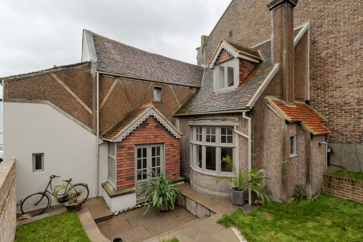 A Light Rustic Farmhouse-Style in an English Cottage 27 exterior english cottage A Light Rustic Farmhouse-Style in an English Cottage
