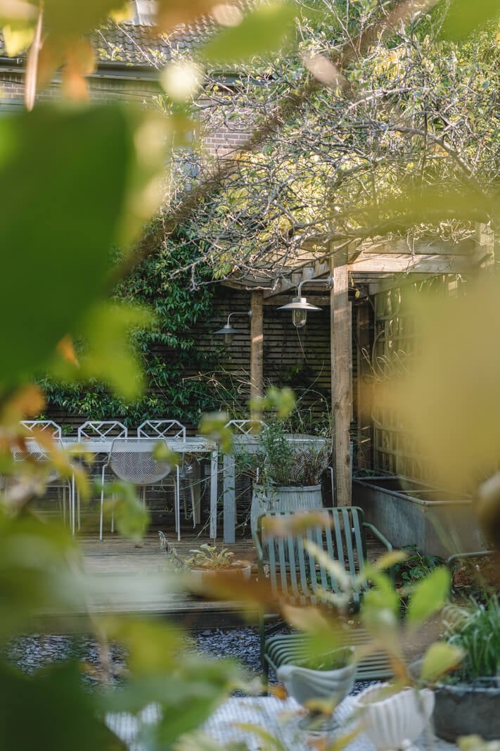 A Charming Garden Apartment in North Kensington 20 garden dining spot