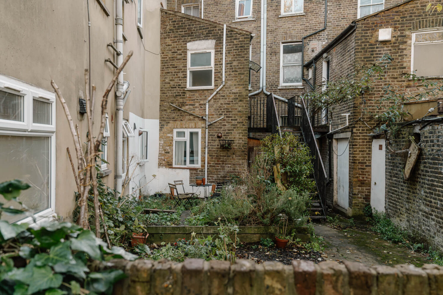 French and Midcentury Influences in a Charming London Studio Apartment 17 garden-historic-buildings-london-nordroom