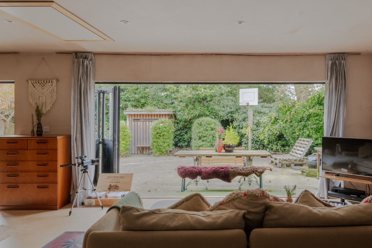 A Strong Color Palette in a Unique Country House in Cornwall 24 garden studio
