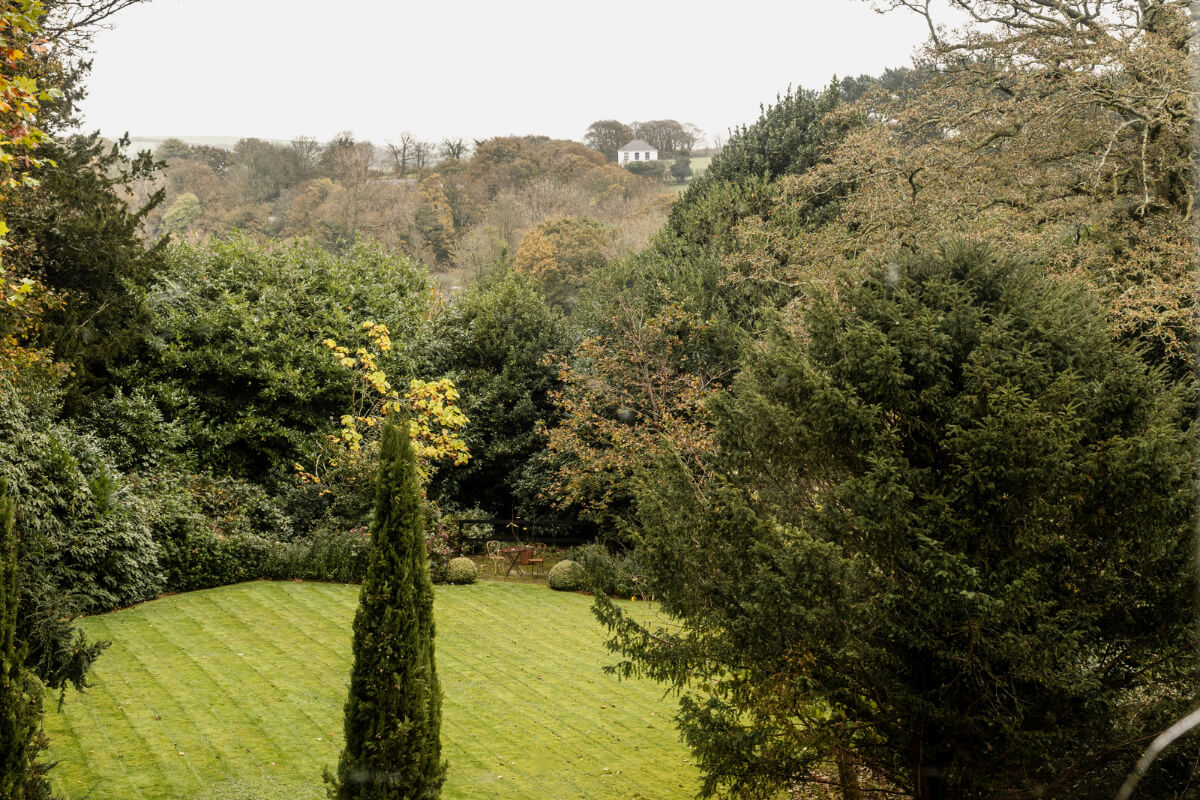 A Strong Color Palette in a Unique Country House in Cornwall 31 garden view home in cornwall A Strong Color Palette in a Unique Country House in Cornwall