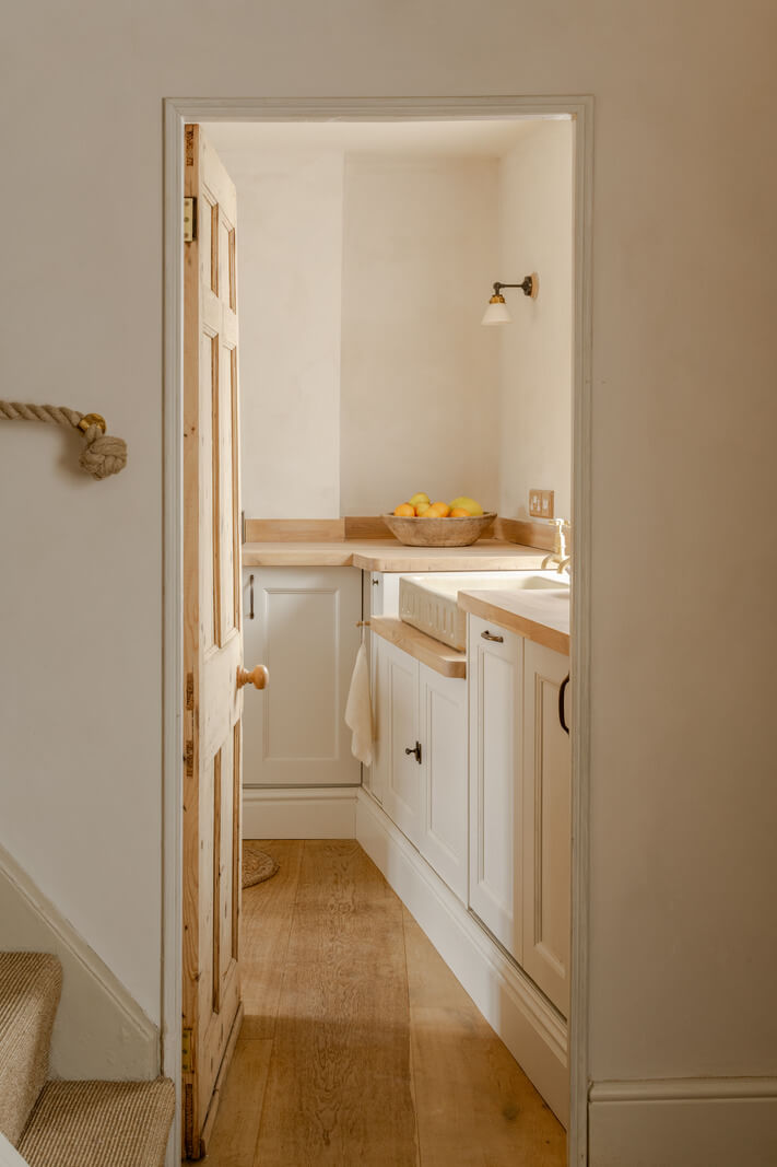 A Light Rustic Farmhouse-Style in an English Cottage 13 light english cottage kitchen with plaster walls nordroom