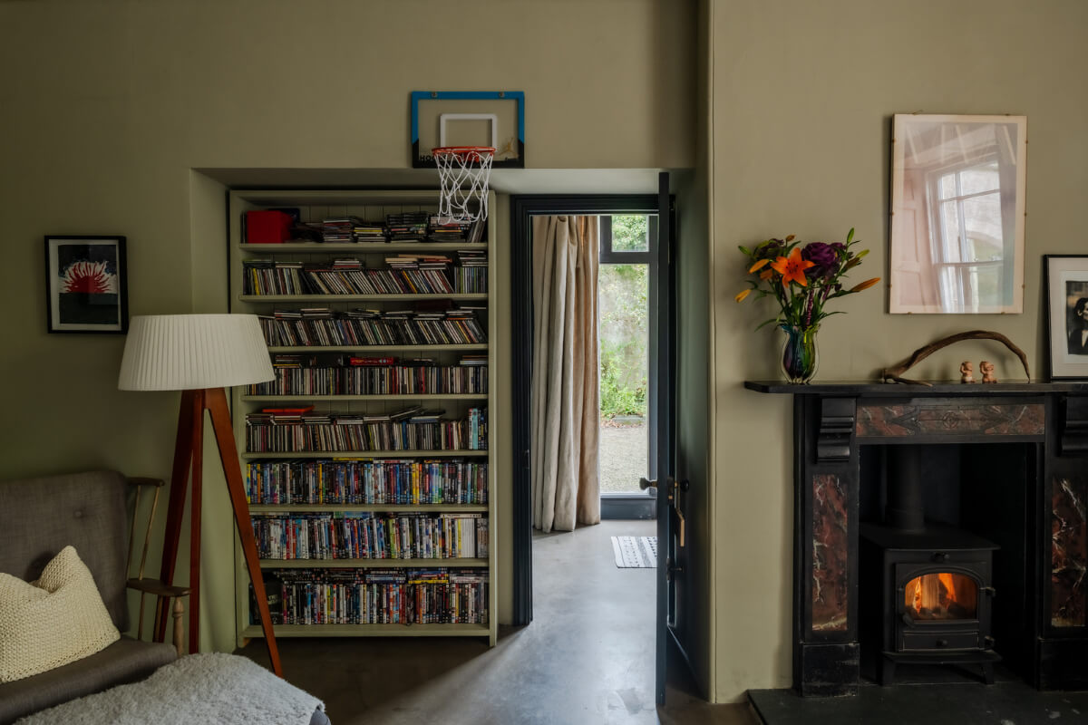 A Strong Color Palette in a Unique Country House in Cornwall 8 living room