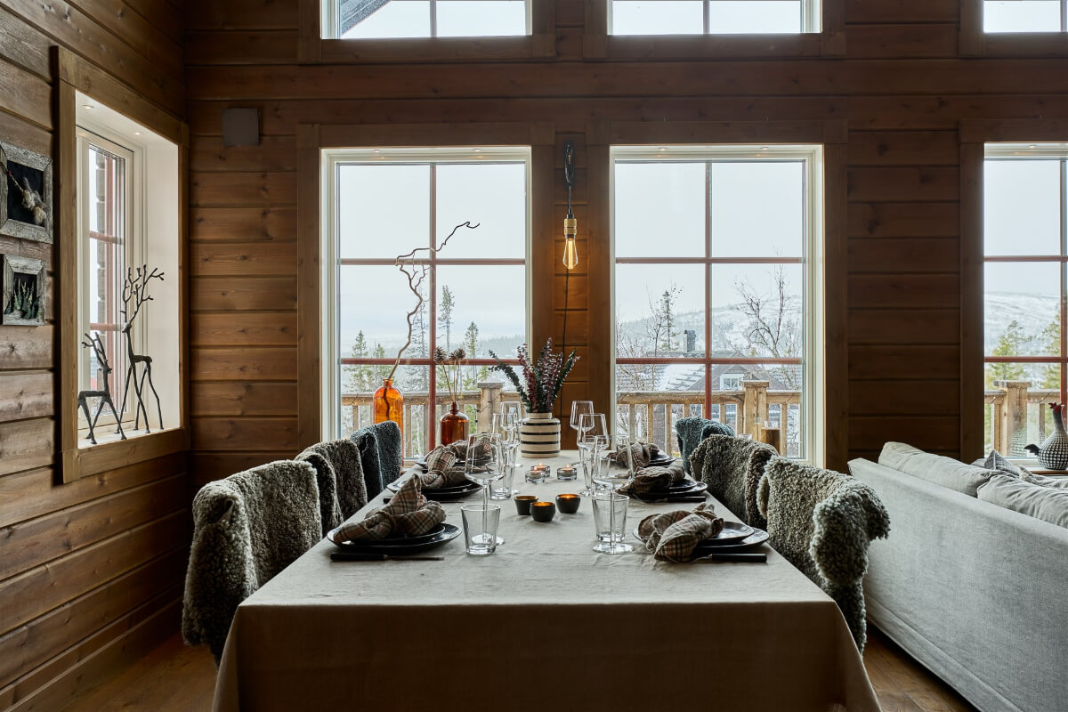 A Warm and Inviting Mountain House in Sweden 3 log house dining table A Warm and Inviting Mountain House in Sweden