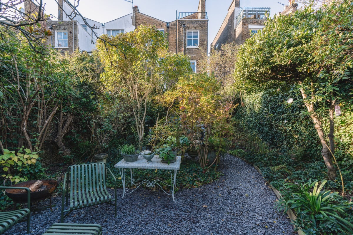 A Charming Garden Apartment in North Kensington 22 lush london garden with gravel path