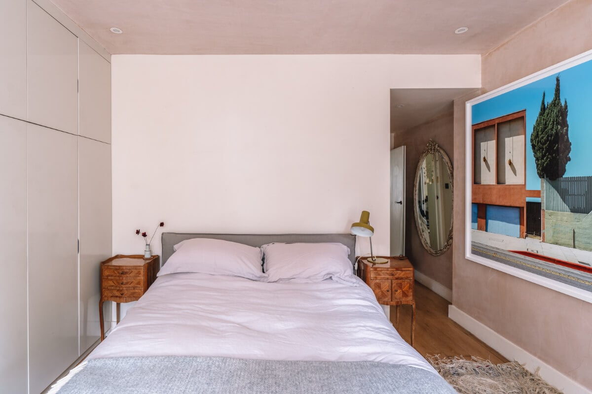 A Charming Garden Apartment in North Kensington 14 master bedroom