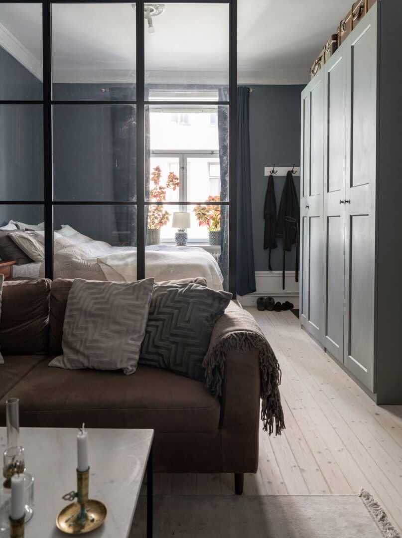 A Classic Studio Apartment with an Industrial Glass Room Divider 6 moody studio apartment with glass steel room divider nordroom