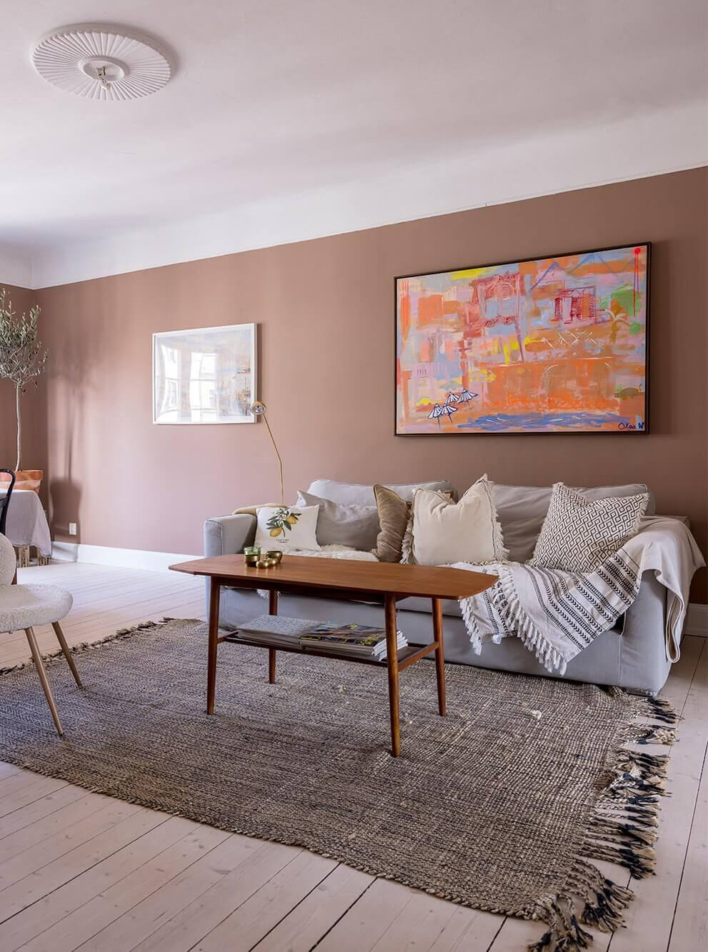 A Spacious Nordic Apartment with a Wonderful Color Palette 3 nordic living room with earthy pink walls and white ceiling nordroom