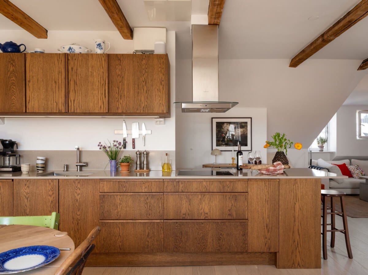 A Charming Light-Filled Attic Apartment with a Dark Oak Kitchen 7 oak kitchen