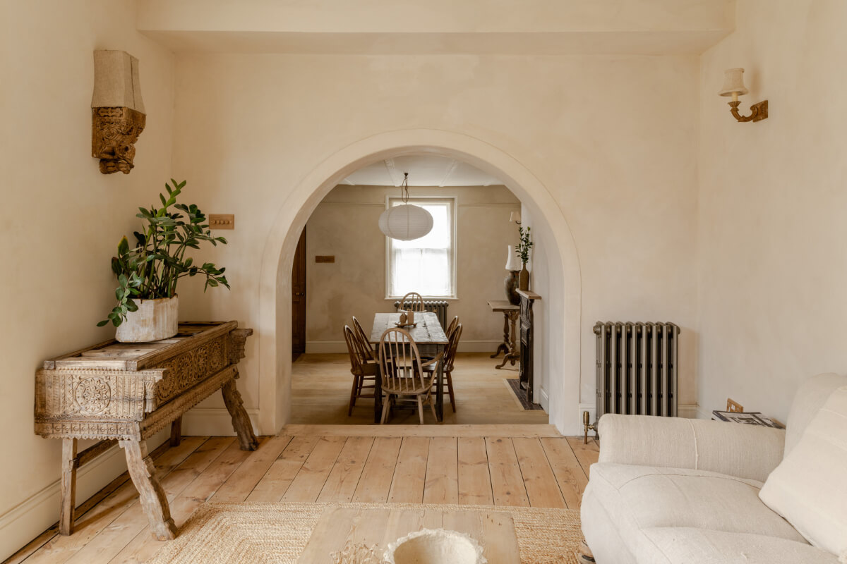 A Light Rustic Farmhouse-Style in an English Cottage 6 open plan living space with plaster walls and wooden floor nordroom