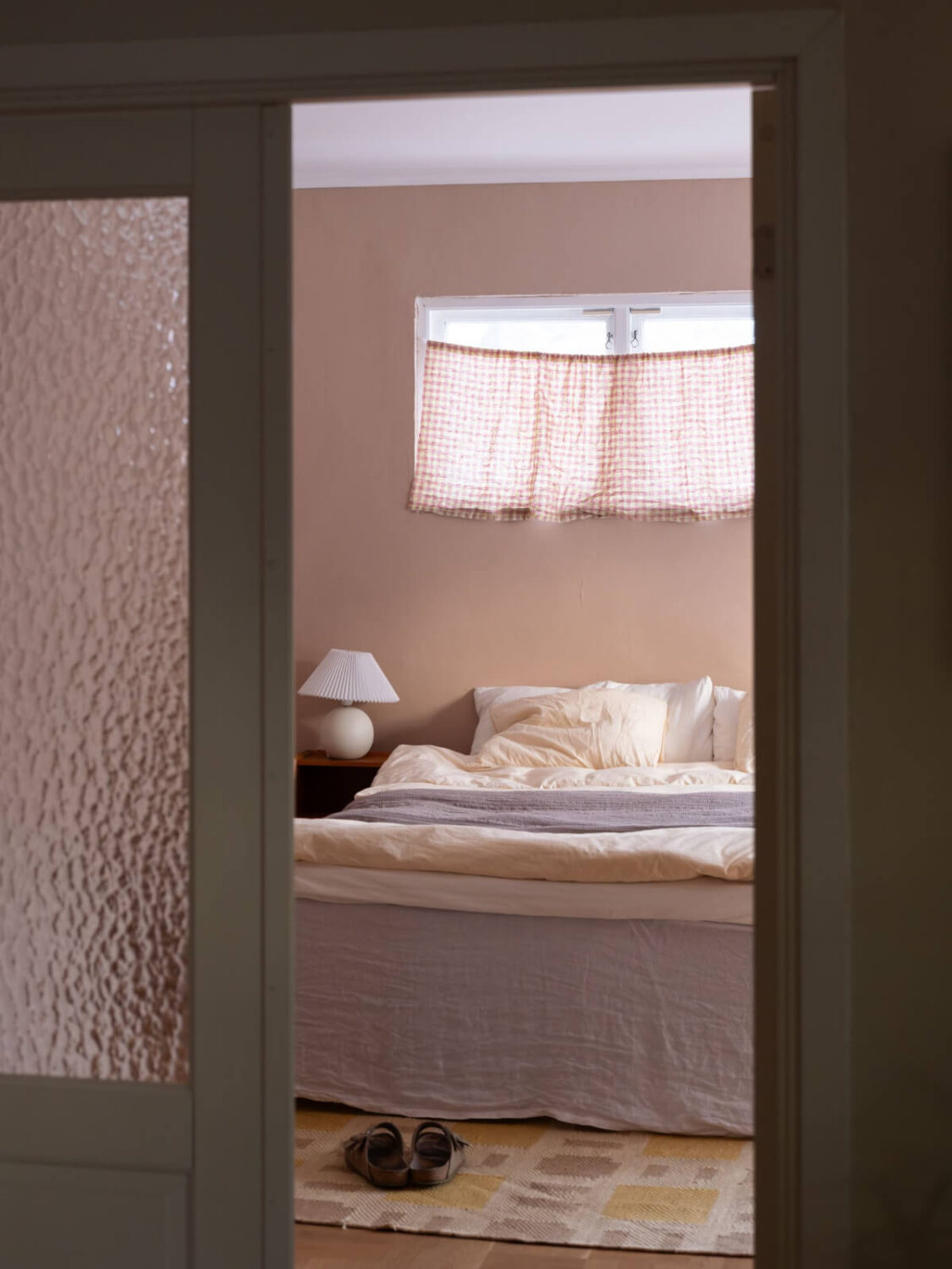A Beautiful Midcentury Family Home South of Stockholm 16 peek into pink bedroom