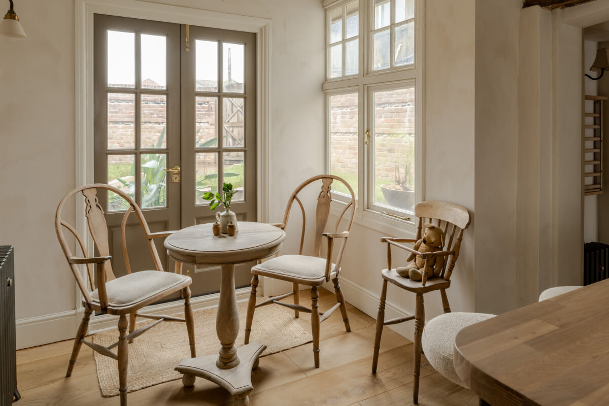 A Light Rustic Farmhouse-Style in an English Cottage 11 small round kitchen table