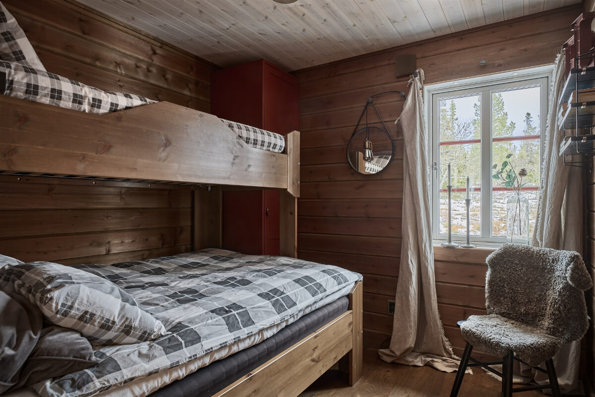 A Warm and Inviting Mountain House in Sweden 10 swedish log house bedroom with bunk beds A Warm and Inviting Mountain House in Sweden
