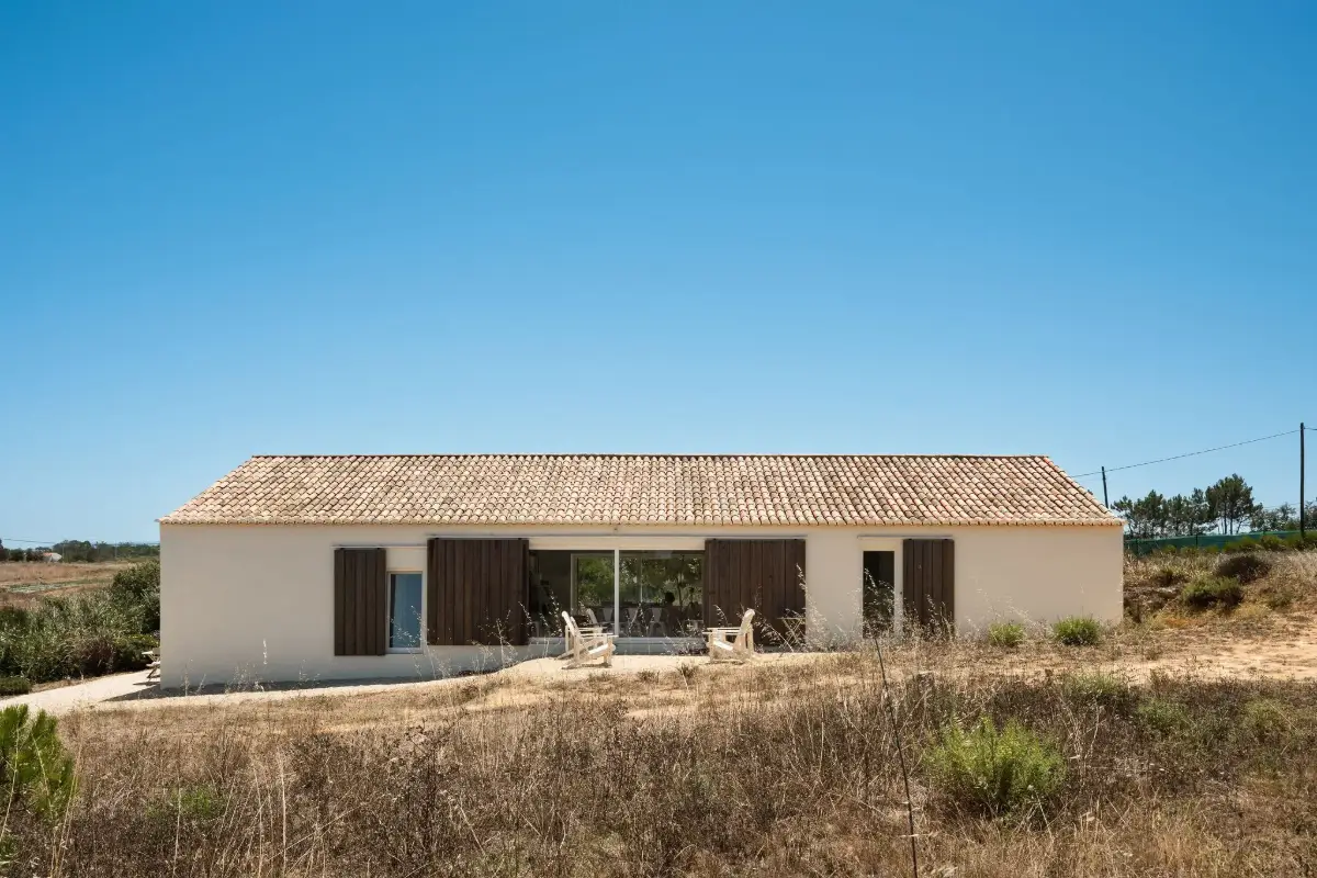 A Restored Portuguese Taipa House with Modern, Minimalistic Interiors 15 FantasticFrankAljezurLTA0545 pwtyhb A Restored Portuguese Taipa House with Modern, Minimalistic Interiors