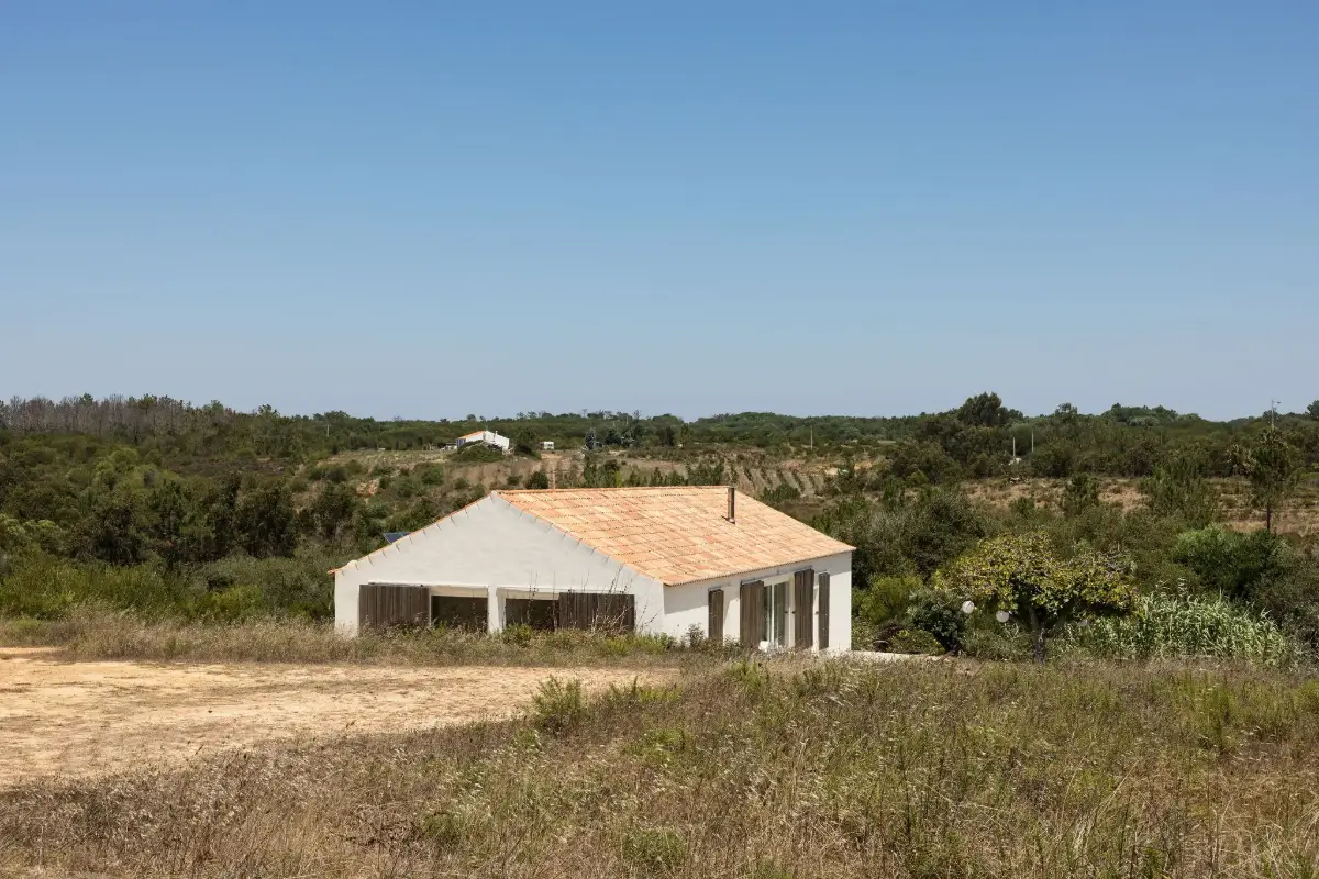 A Restored Portuguese Taipa House with Modern, Minimalistic Interiors 18 FantasticFrankAljezurLTA0593 lmypjj A Restored Portuguese Taipa House with Modern, Minimalistic Interiors