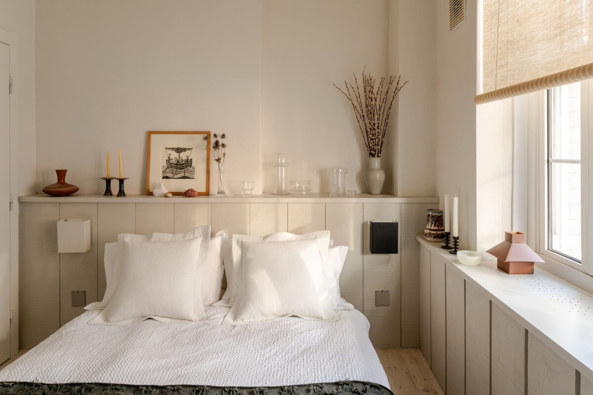A Serene Color Palette in a Small London Apartment 13 a0OP60000055cubMAA N40 webres A Serene Color Palette in a Small London Apartment