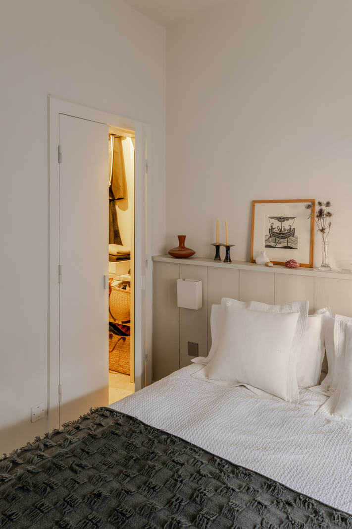 A Serene Color Palette in a Small London Apartment 15 a0OP60000055cubMAA N41 webres A Serene Color Palette in a Small London Apartment