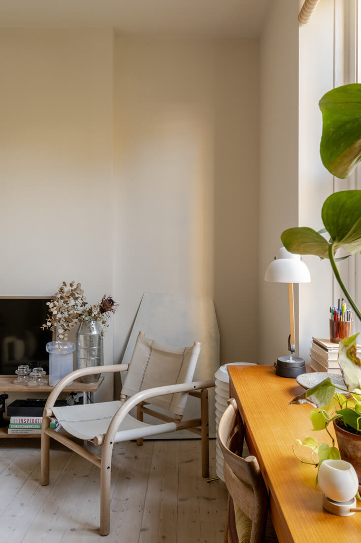 A Serene Color Palette in a Small London Apartment 11 a0OP60000055cubMAA N48 webres A Serene Color Palette in a Small London Apartment
