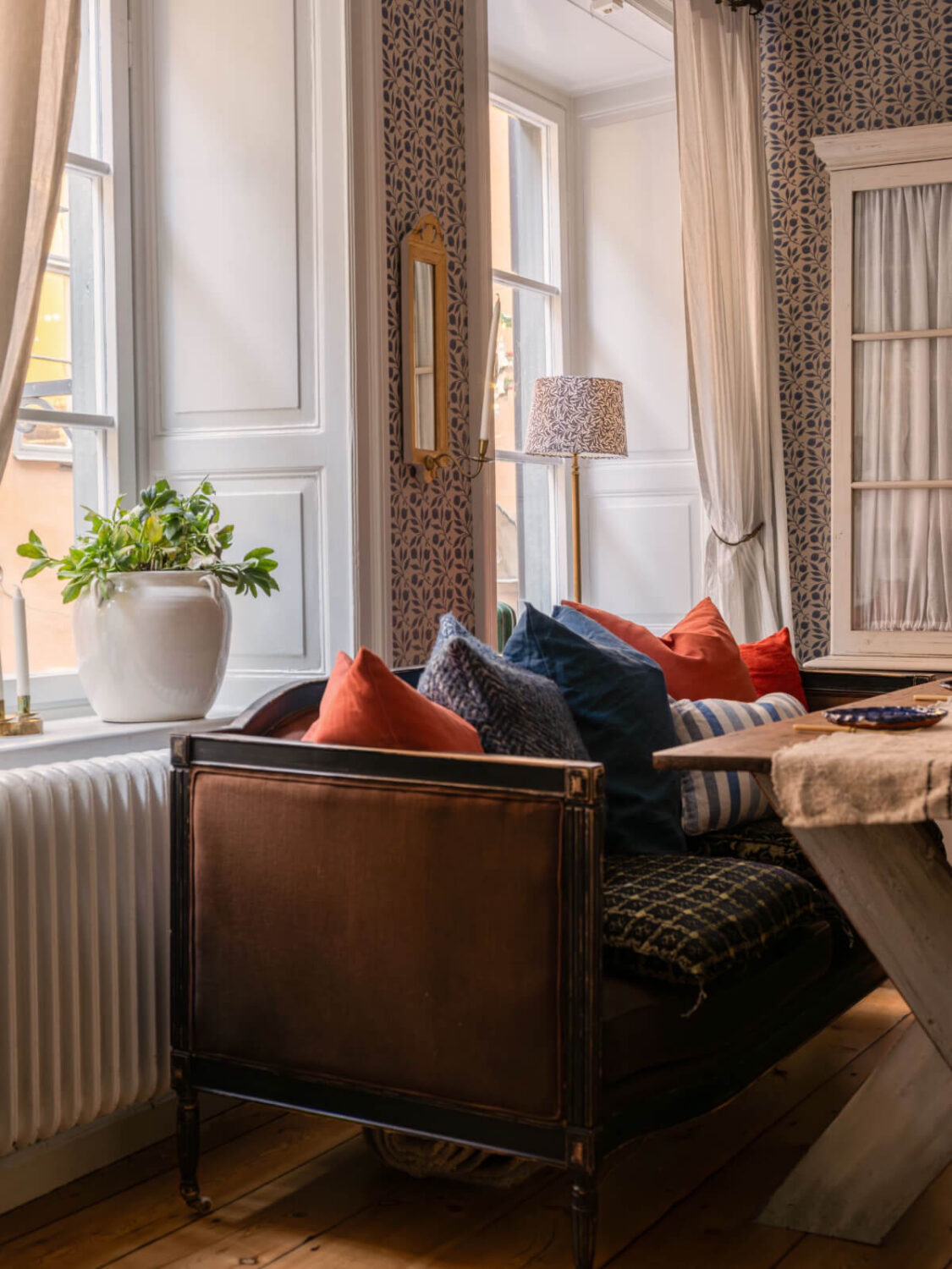 A Charming Home in a 17-Century Apartment in Stockholm's Old Town 16 antique bench dining table