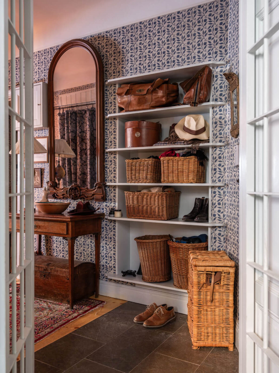A Charming Home in a 17-Century Apartment in Stockholm's Old Town 28 antique hall with shelves