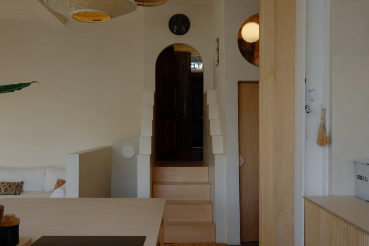 A London Edwardian House with a Light-Filled Kitchen Extension 13 arched doorway to kitchen
