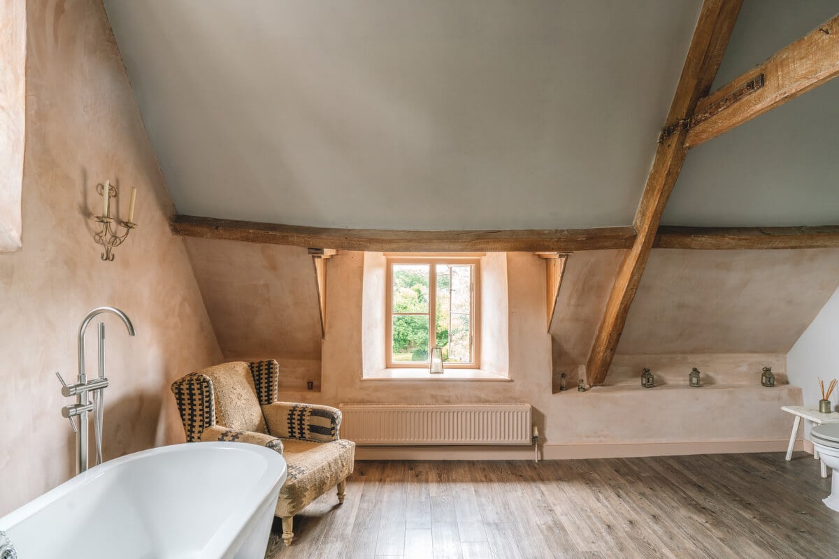 A Beautiful Renovated Country House in England 22 attic bathroom wooden beams