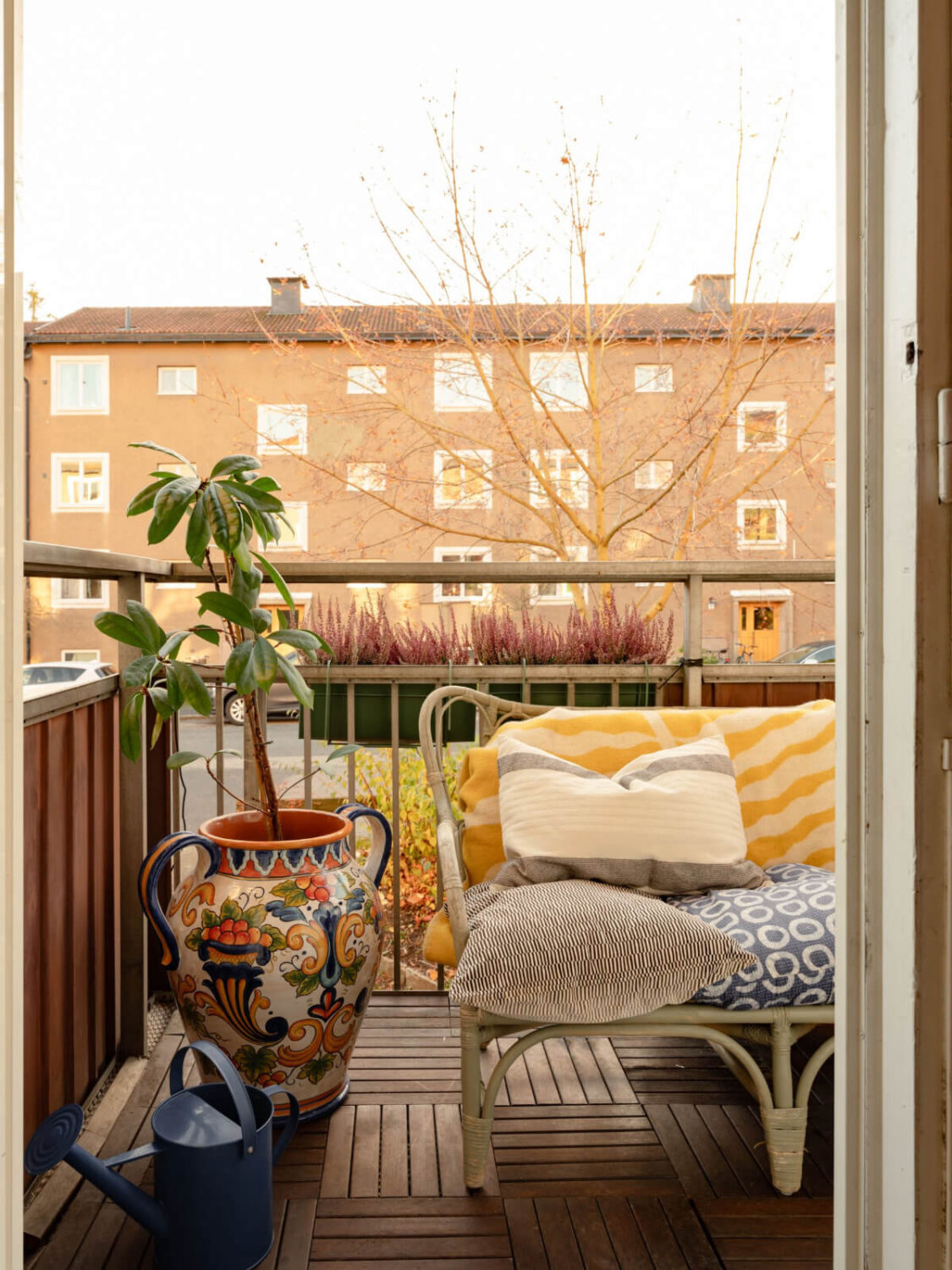 A Charming Midcentury Apartment with a Reading Room 8 balcony