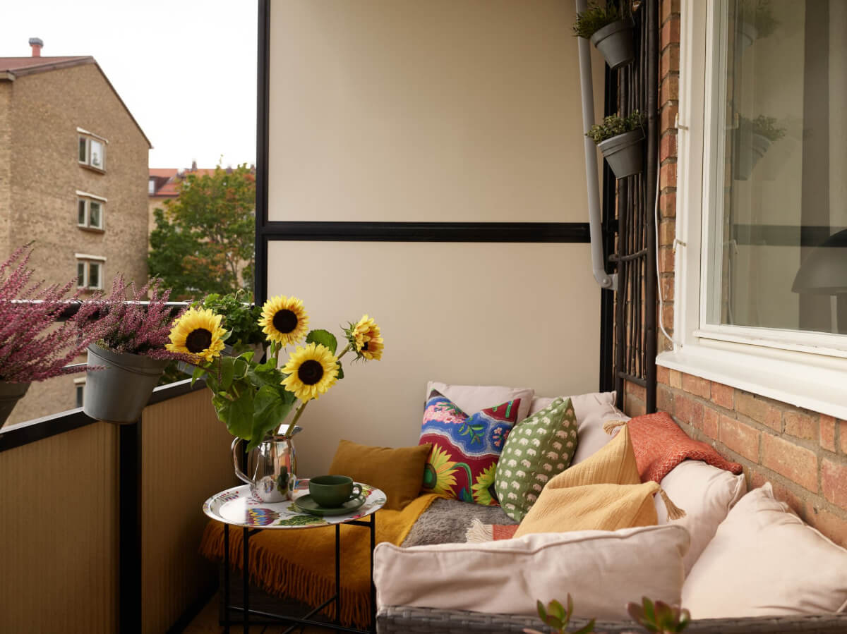 A Charming Two-Bedroom Corner Apartment in a 1940s Building 7 balcony seating