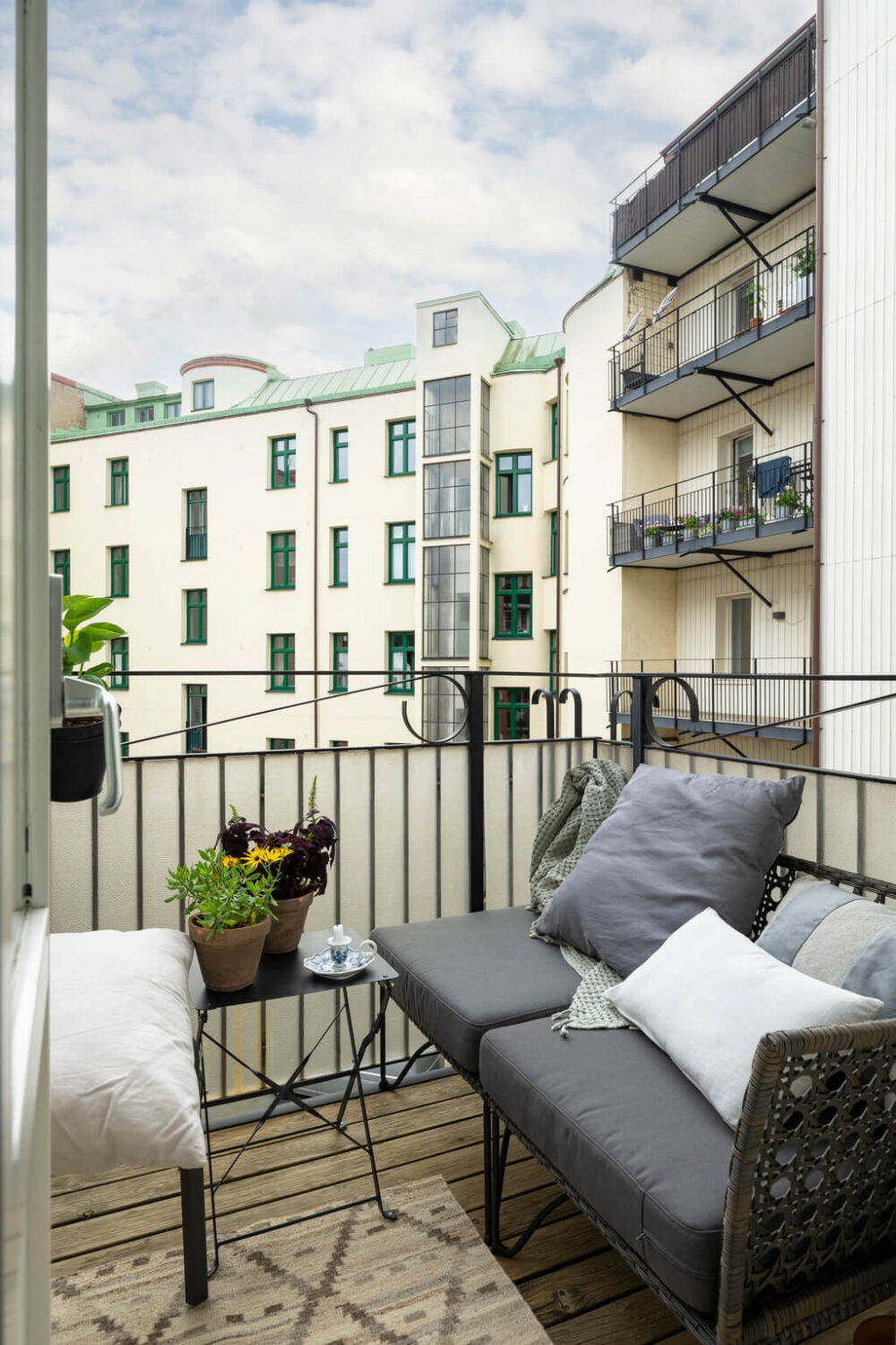 Period Features and Contemporary Solutions in Gothenburg 23 balcony with bench