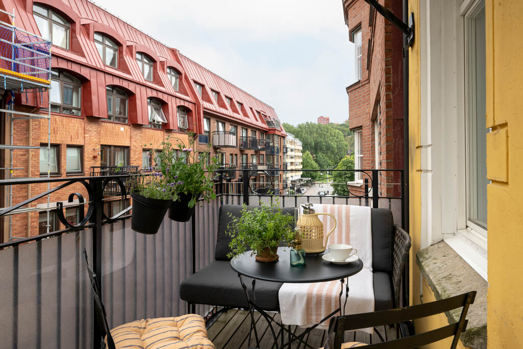 Period Features and Contemporary Solutions in Gothenburg 5 balcony with small table