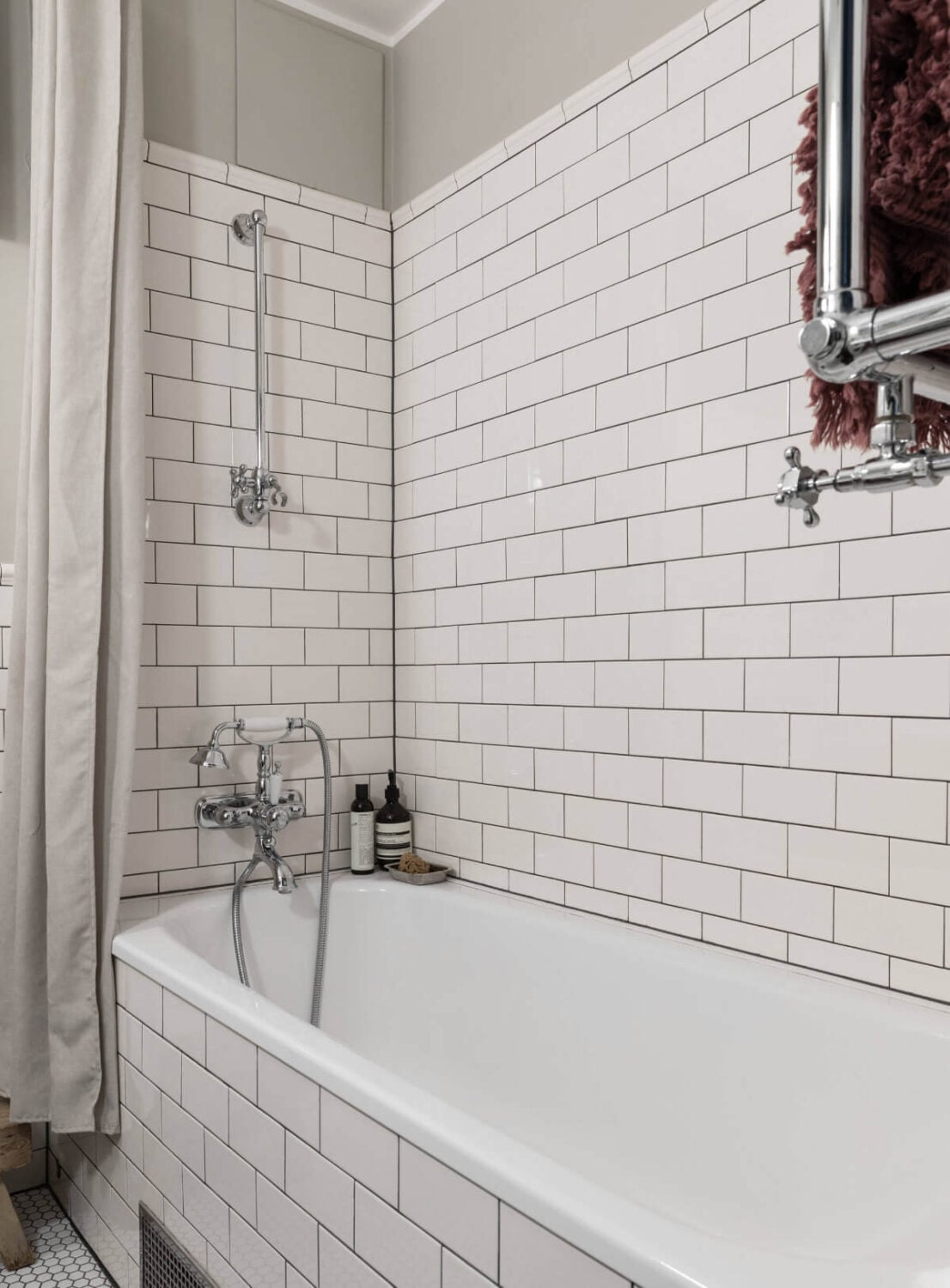 A Charming Ground Floor Apartment with a Large Patio Garden 19 bath tub classic white tiles