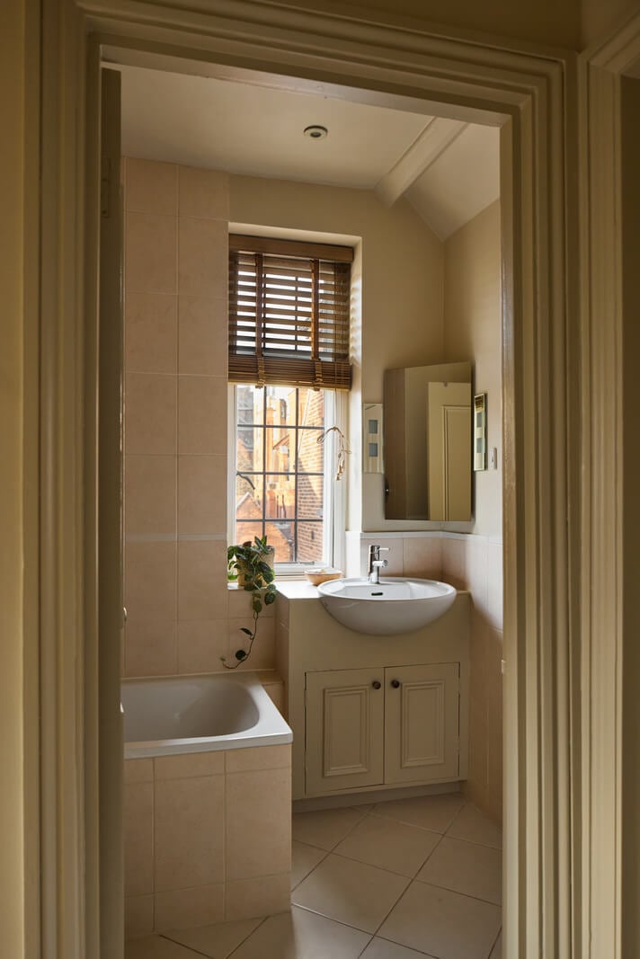 A Stunning Victorian House with Period Features and Surprising Spaces 26 bathroom
