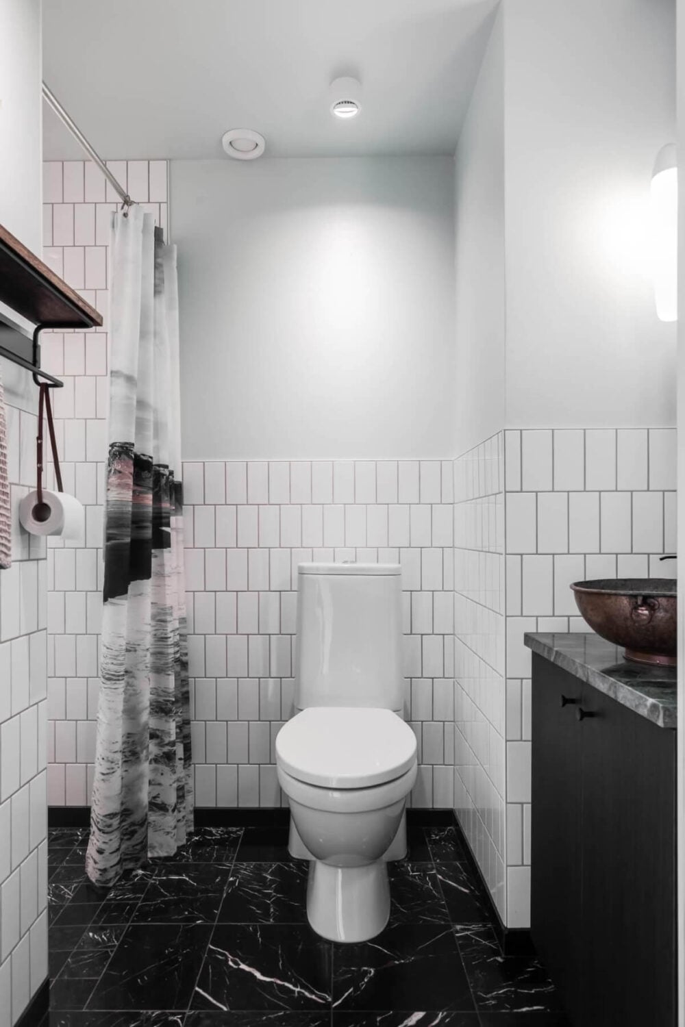 A Swedish Architectural Villa Surrounded by Nature 20 bathroom black marble floor white tiles
