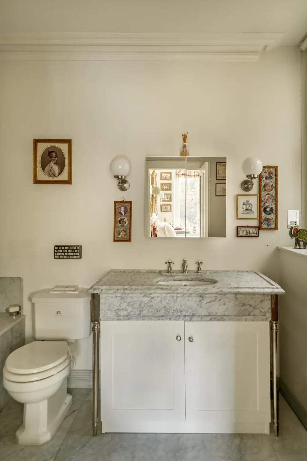 Classic Interiors and Antiques in an Art-Filled London Apartment 8 bathroom marble tiles