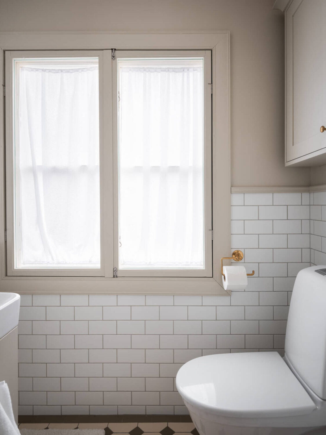 A Carefully Renovated Family Home in Sweden 31 bathroom with classic white tile