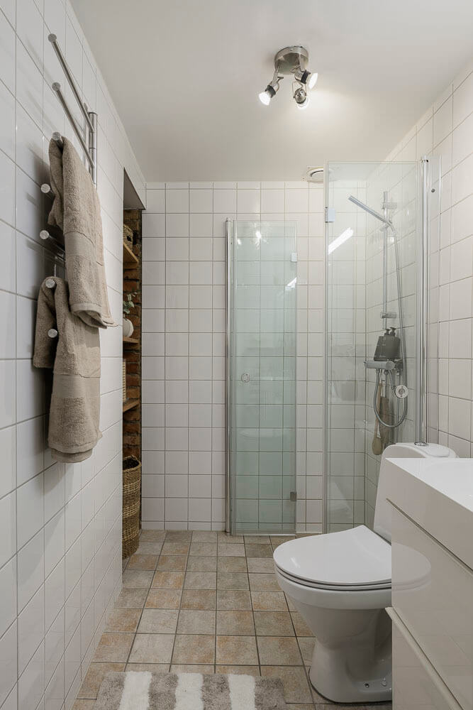 Limewash Wall and Period Features in a Swedish Apartment 20 bathroom with storage niche