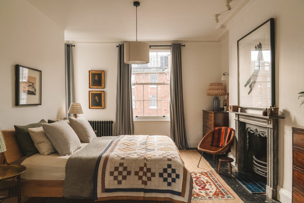 A Renovated Georgian Townhouse with a Stunning Kitchen Extension 21 bedroom black fireplace