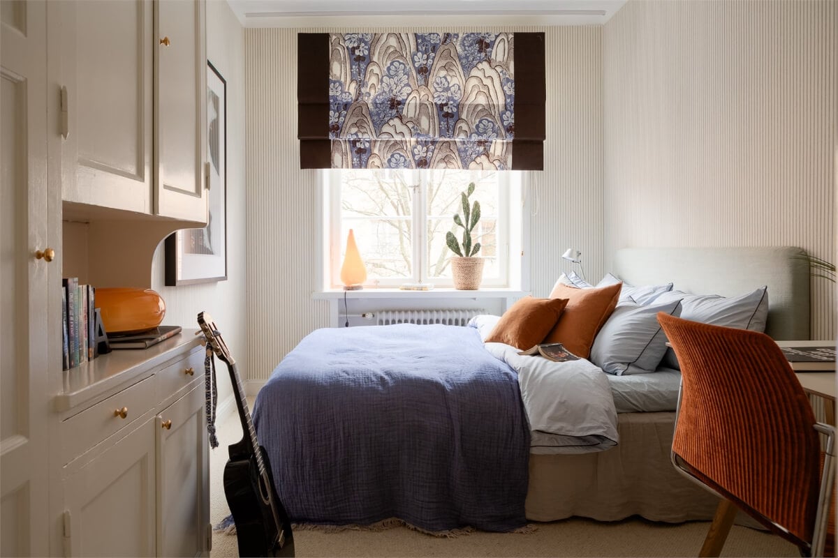 A Light-Filled Two Bedroom Apartment in Stockholm 16 bedroom blue color accents