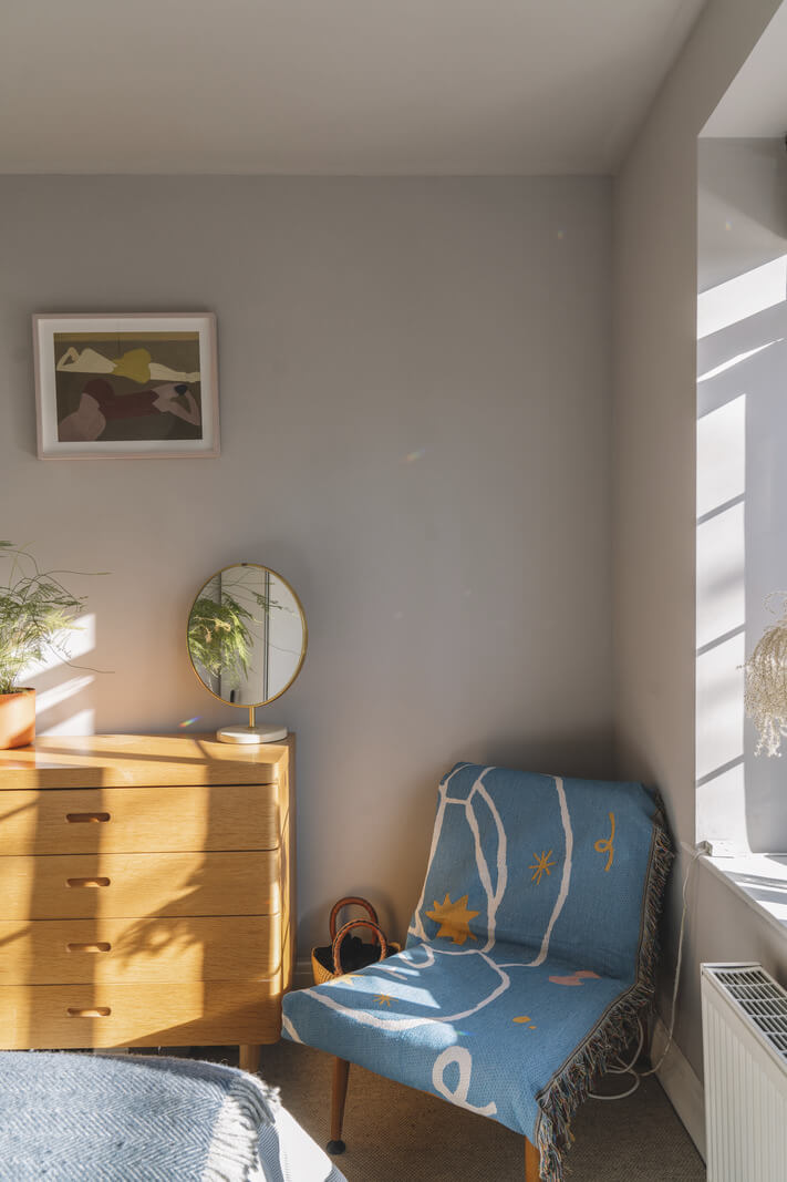A London Apartment with a Pink and Green Kitchen 15 bedroom chair