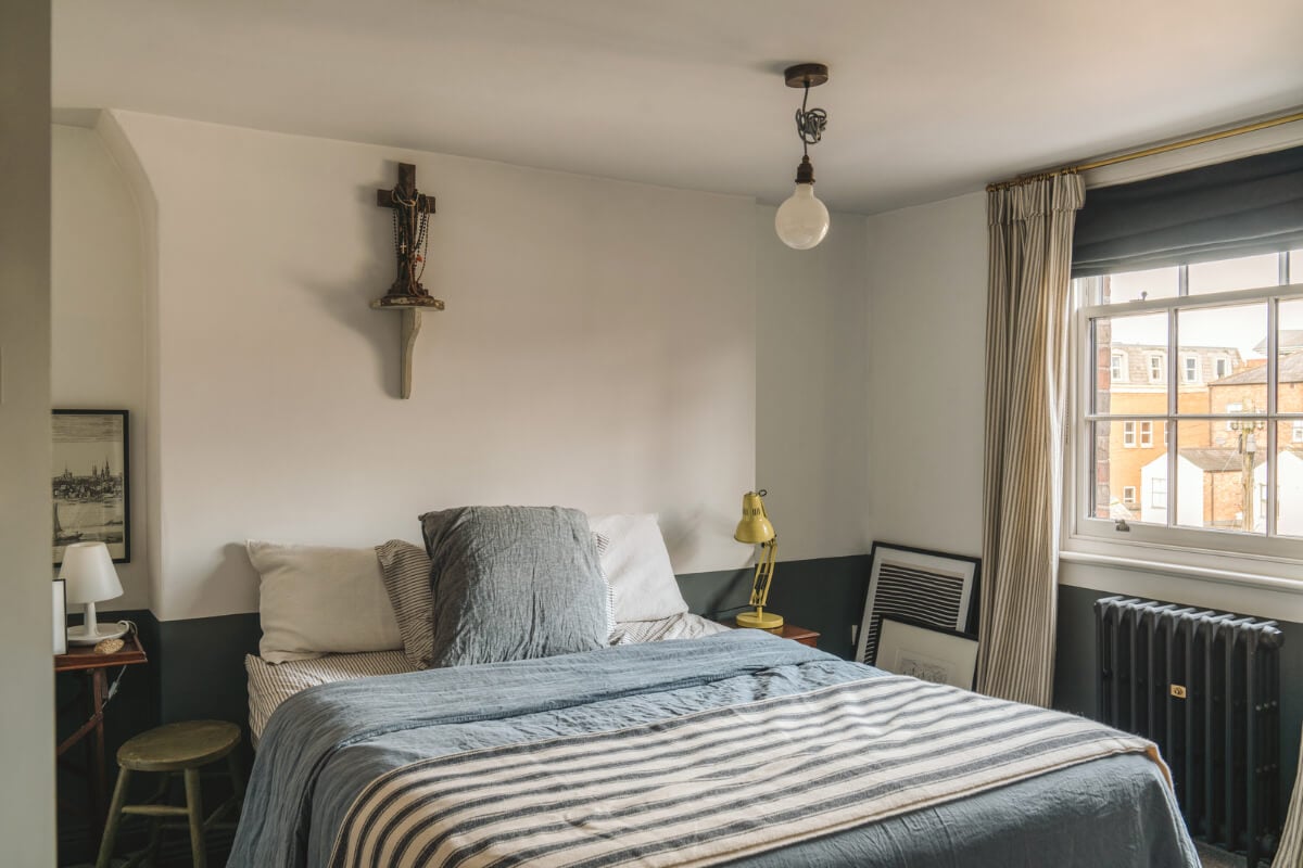 A Renovated Georgian Townhouse with a Stunning Kitchen Extension 36 bedroom half painted wall