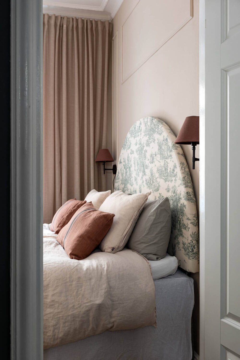 An Elegant Stockholm Apartment with a Pink and Black Kitchen 17 bedroom patterned headboard