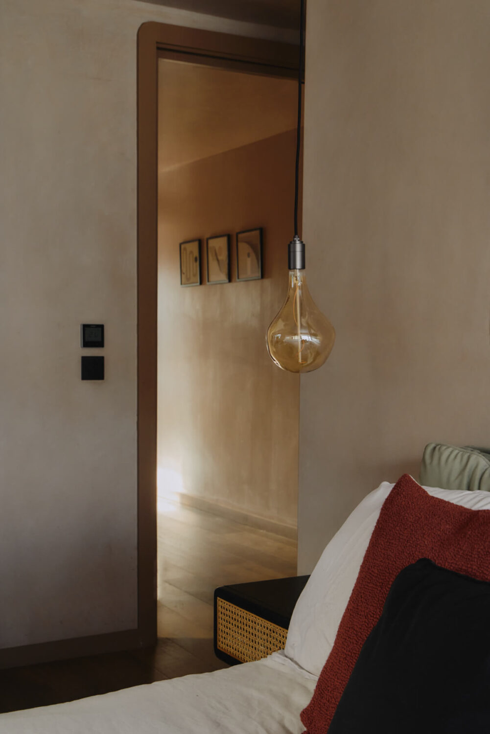 An Elegant Apartment with Plaster Walls and a Winter Garden 20 bedroom pendant light