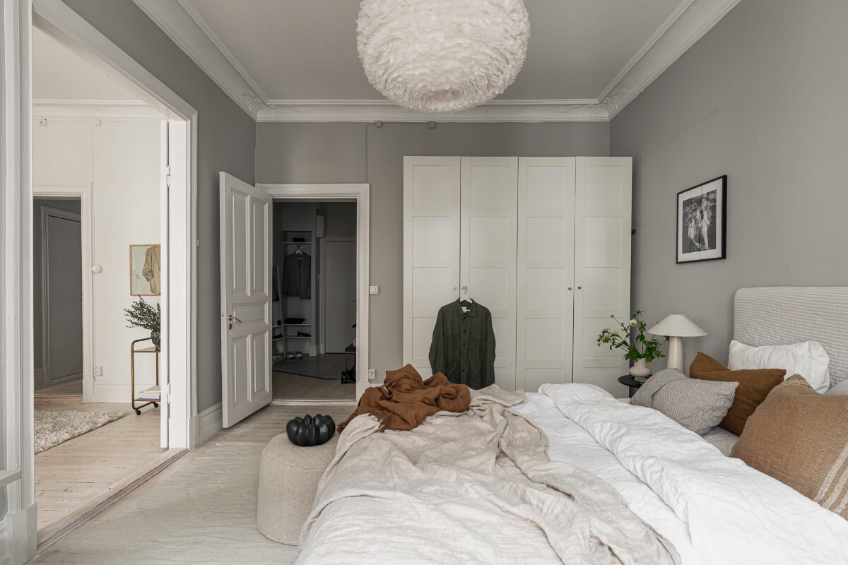 Period Features and Contemporary Solutions in Gothenburg 15 bedroom period features gray walls