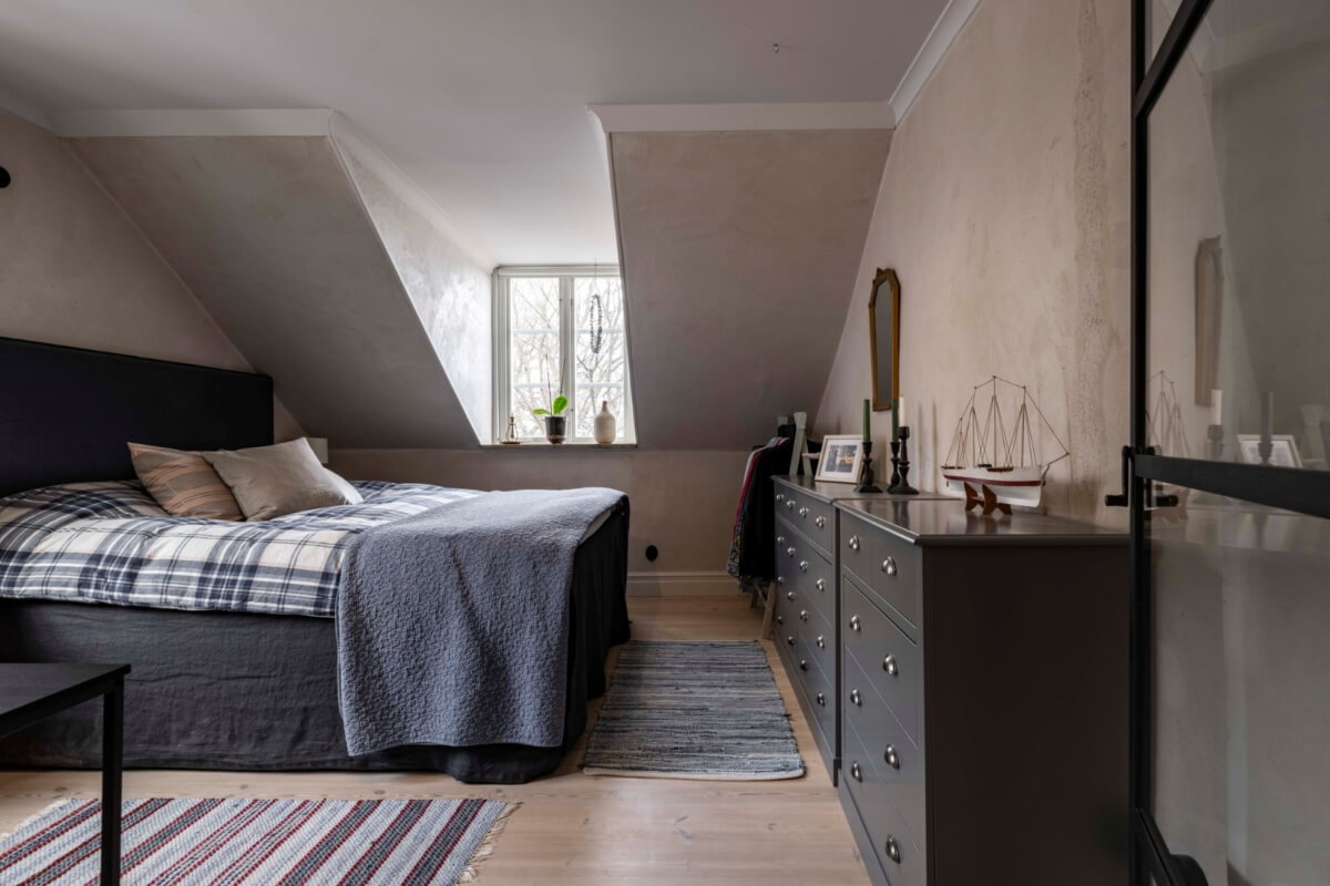 A Renovated 19th-Century Villa on Gotland 24 bedroom slanted ceiling
