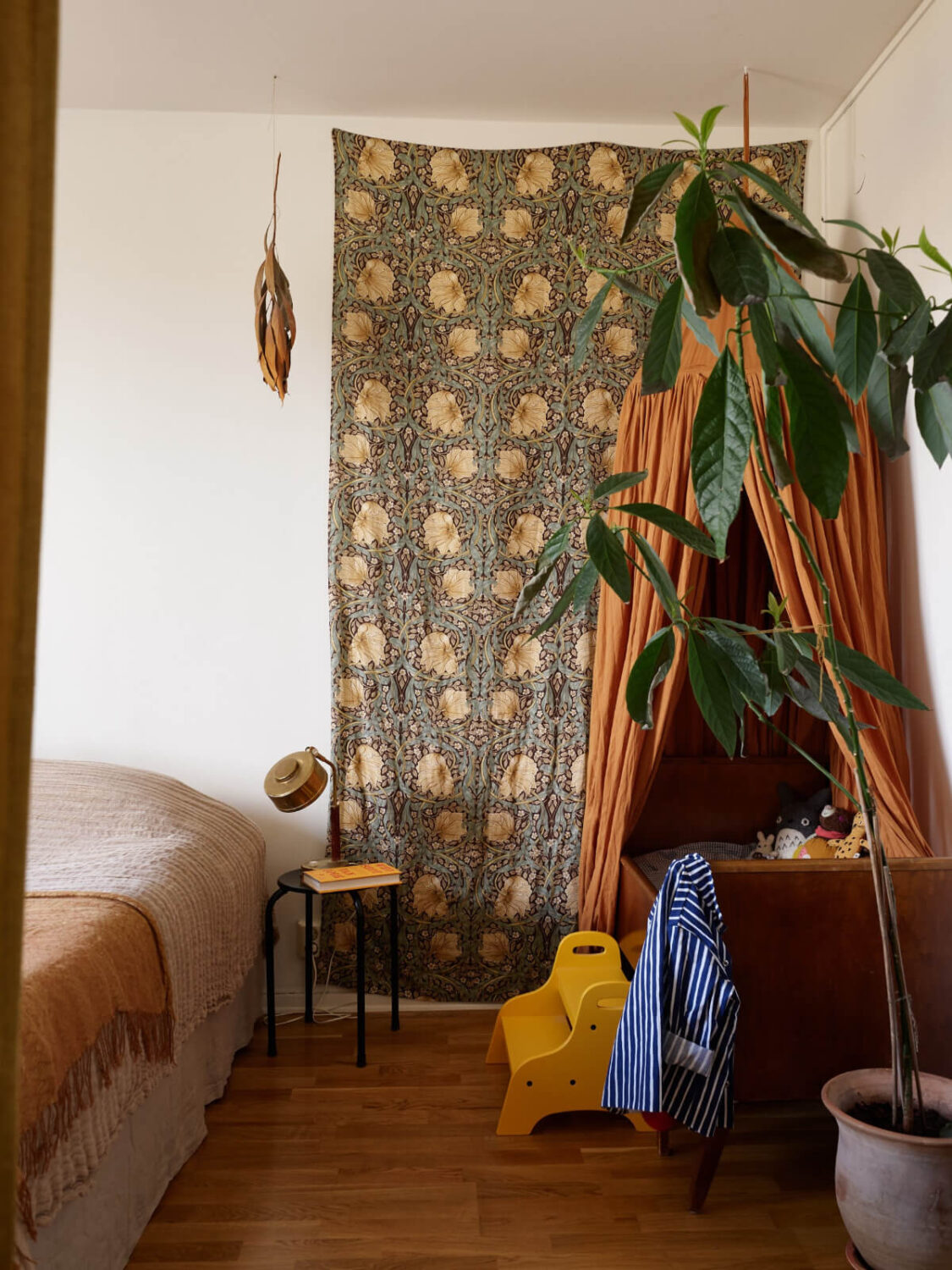 A Small Vintage Apartment with a Tiny Green Patio Garden 19 bedroom with nursery william morris pimpernel fabric